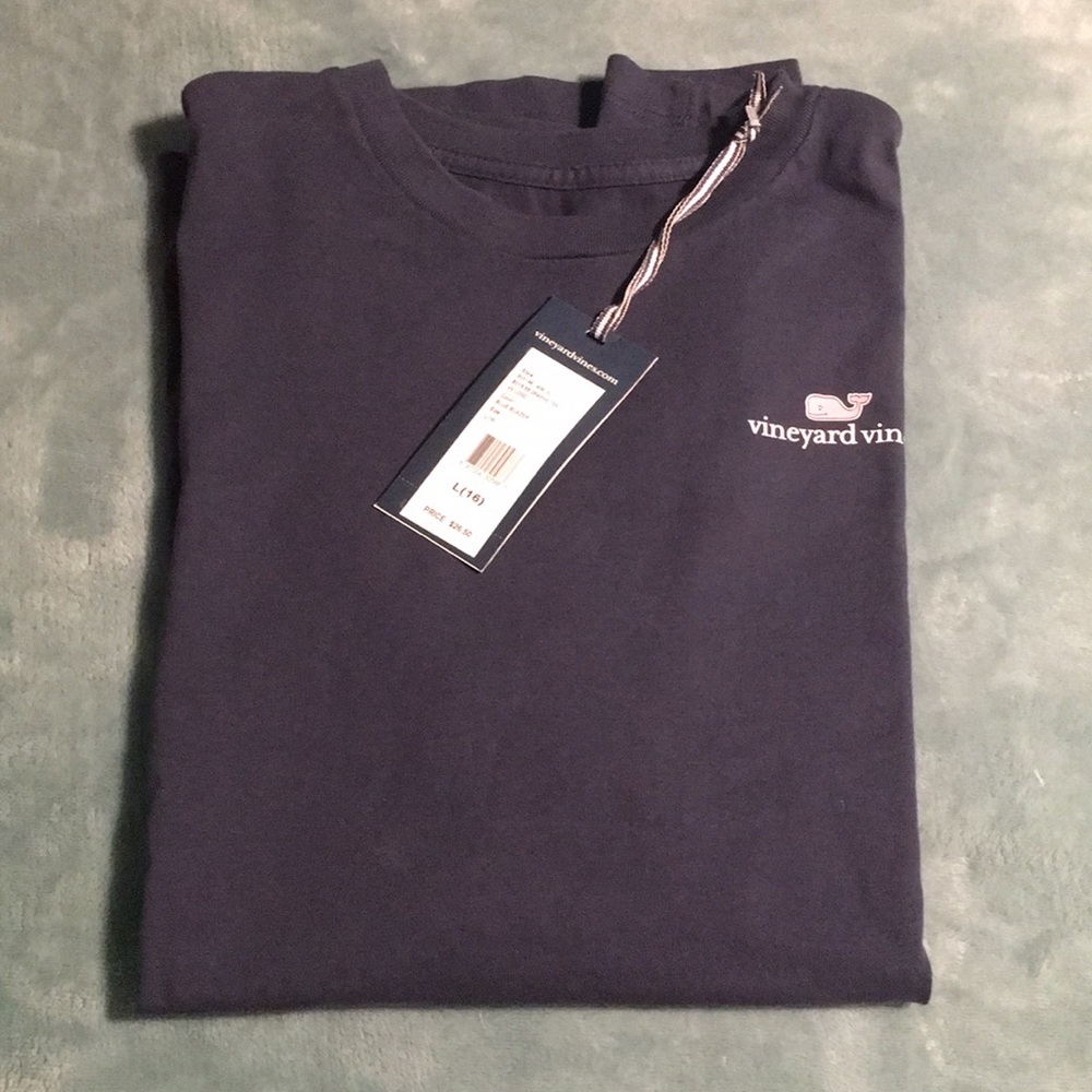 Vineyard vines navy tshirt
